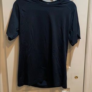 Men’s medium blue lulu short sleeve workout top